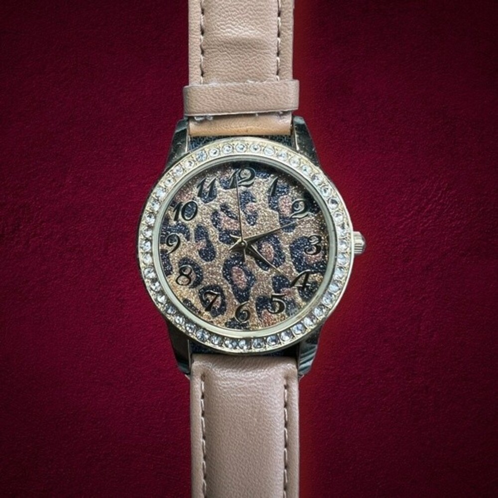 Beautiful Vintage BWC Women’s Watch Leopard Print Rhinestone Face